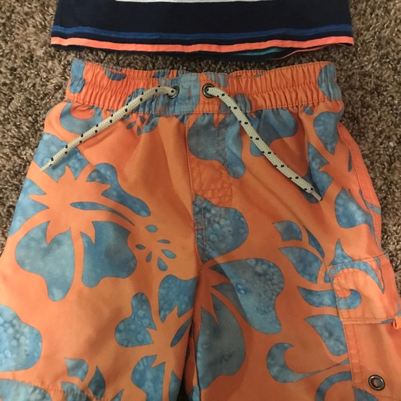 Baby Gap Surf Swim Trunks, T-Shirt 24 Months - Picture 3 of 4